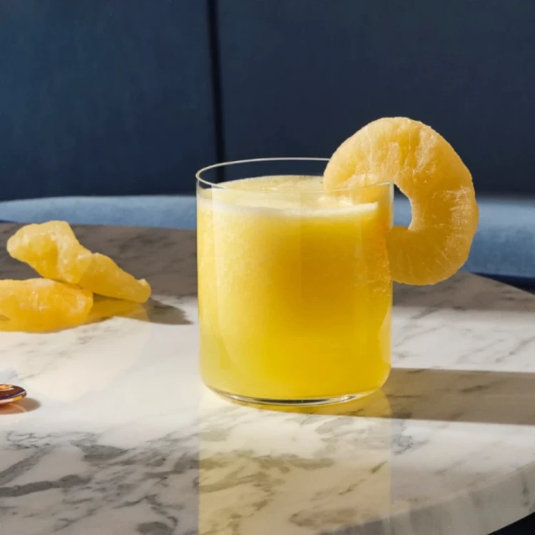 Nude Rocks 300 ml – kryształowa szklanka do koktajli opis: Szklanka Nude Rocks z subtelną krzywizną podstawy, idealna do eksponowania warstwowych koktajli i klasycznych drinków.